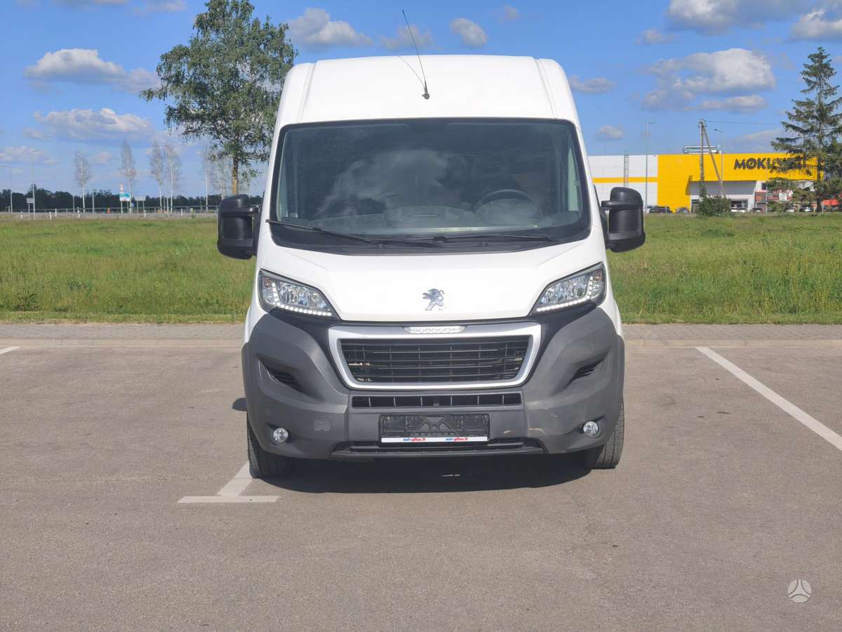 Peugeot Boxer 2015 — interior
