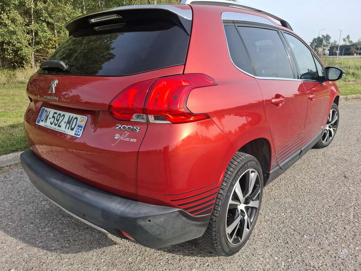 Peugeot 2008 2015 — interior