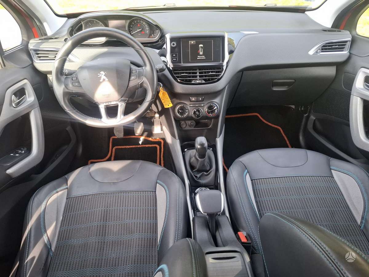 Peugeot 2008 2015 — engine 1560 cm³, 99 HP (73kW)