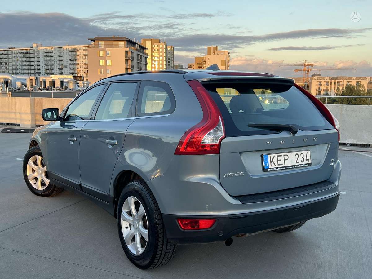 Volvo XC60 2009 — rear view