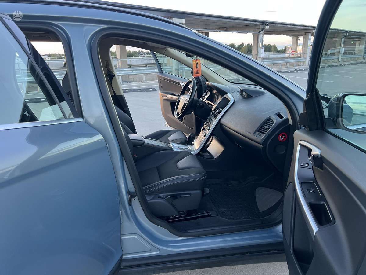 Volvo XC60 2009 — photo 25