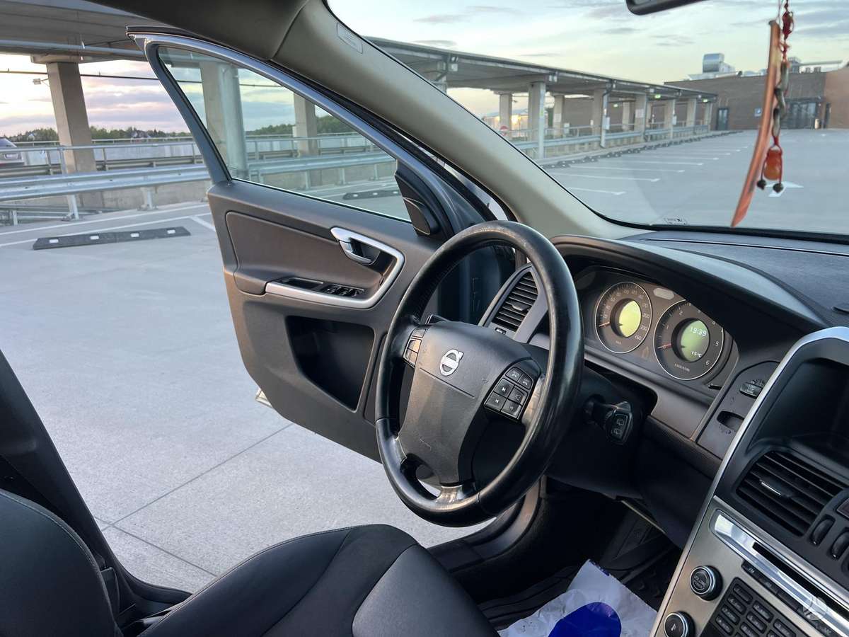 Volvo XC60 2009 — photo 27