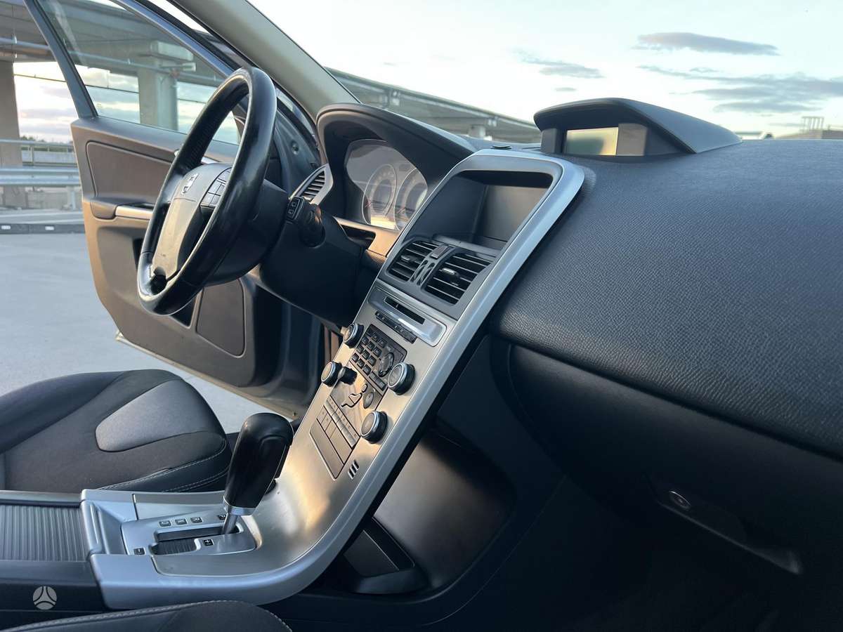 Volvo XC60 2009 — photo 28