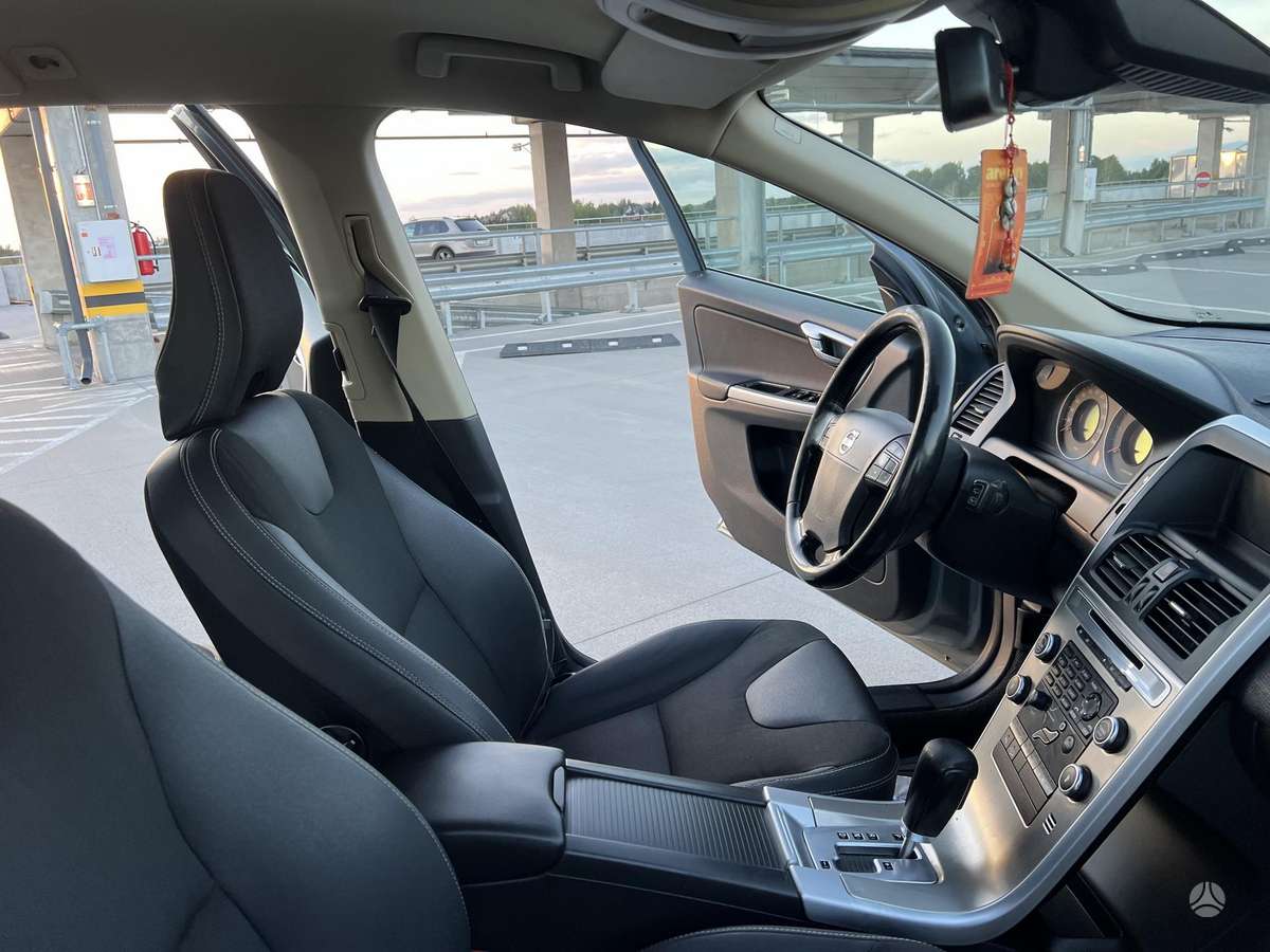 Volvo XC60 2009 — photo 29