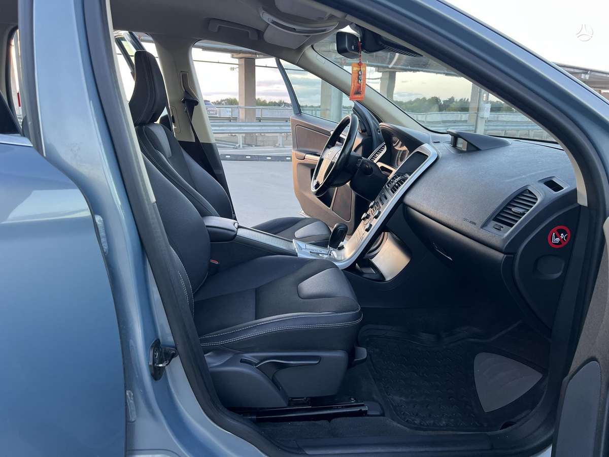 Volvo XC60 2009 — photo 31