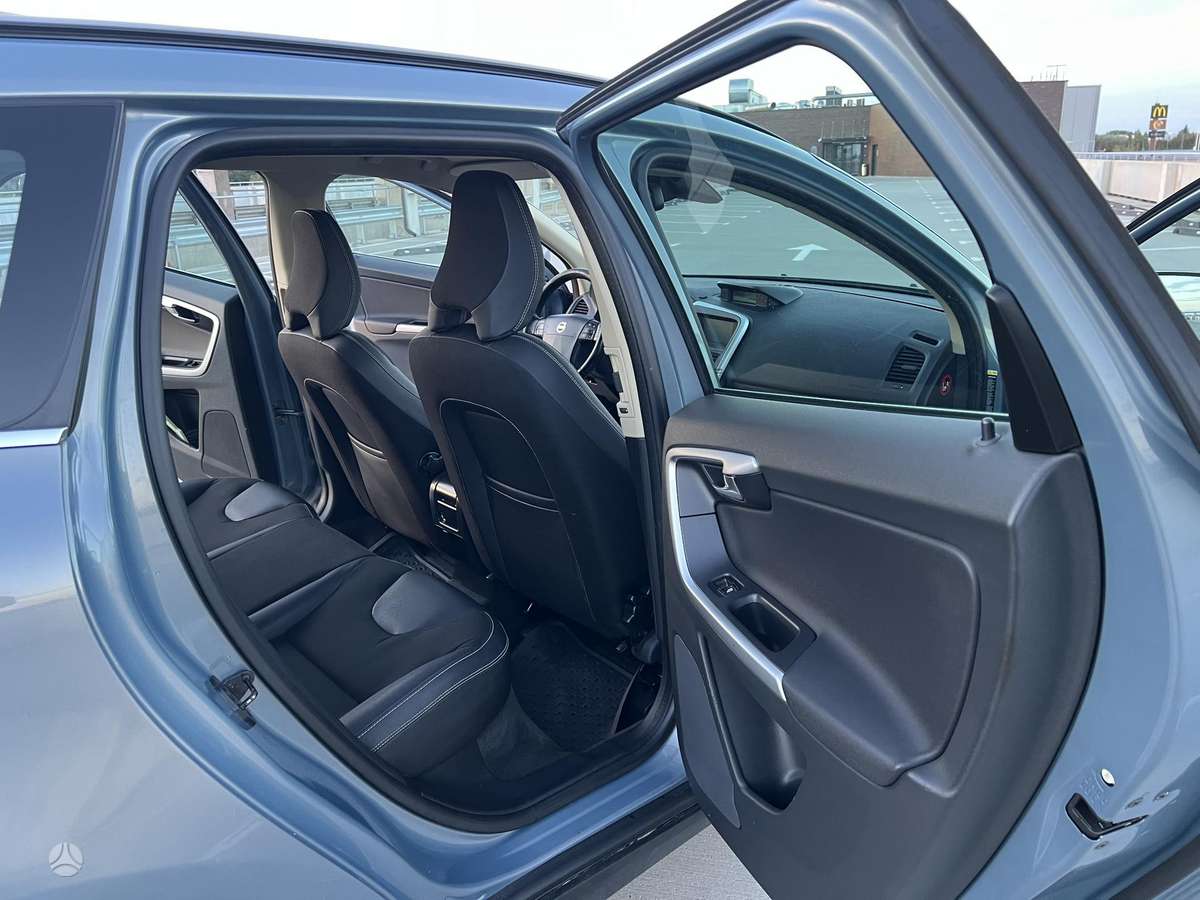 Volvo XC60 2009 — photo 33