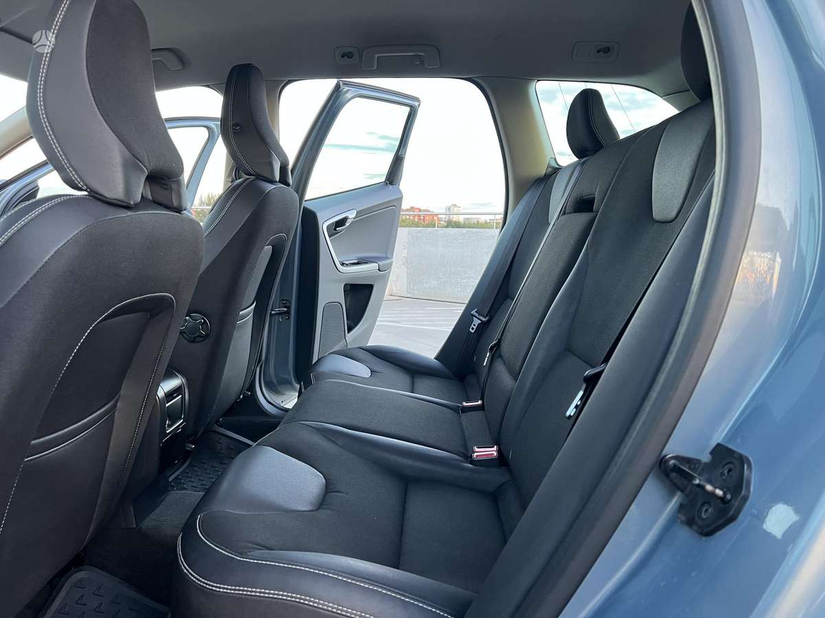 Volvo XC60 2009 — photo 35