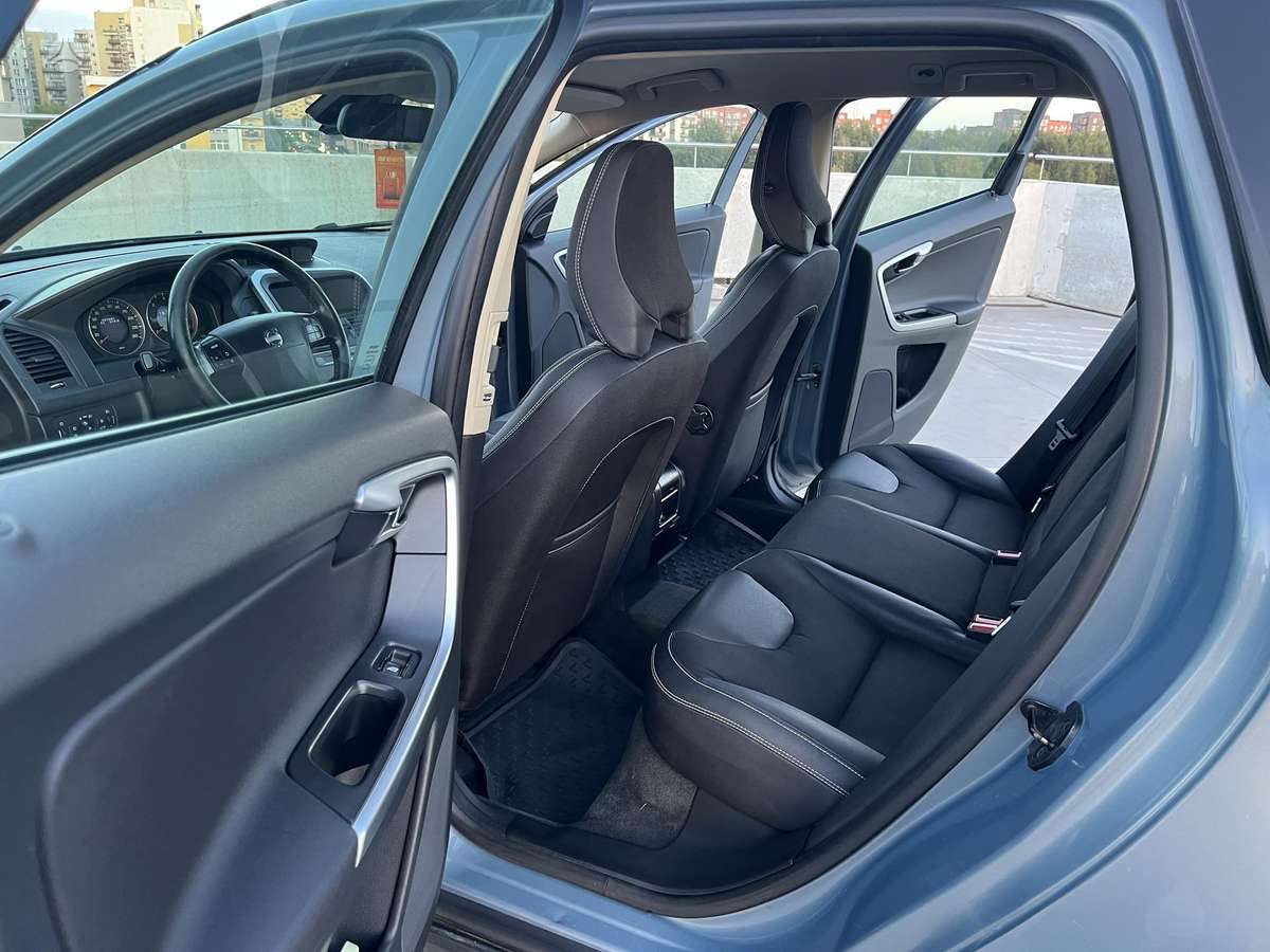 Volvo XC60 2009 — photo 36