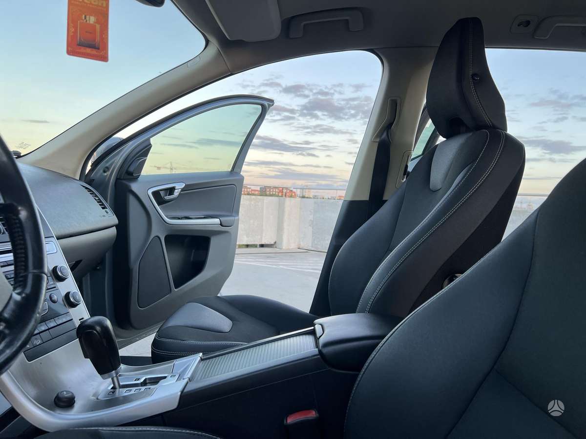 Volvo XC60 2009 — photo 37