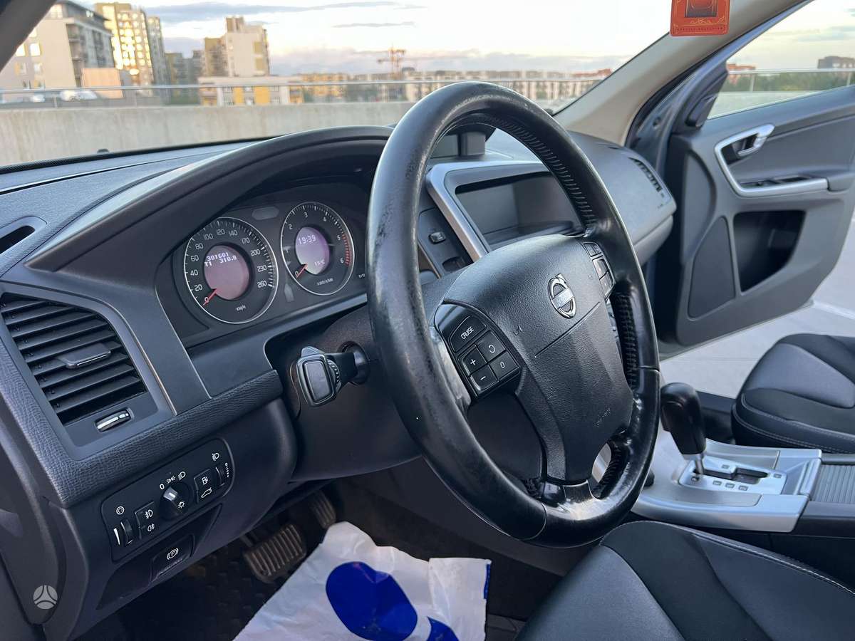 Volvo XC60 2009 — photo 40
