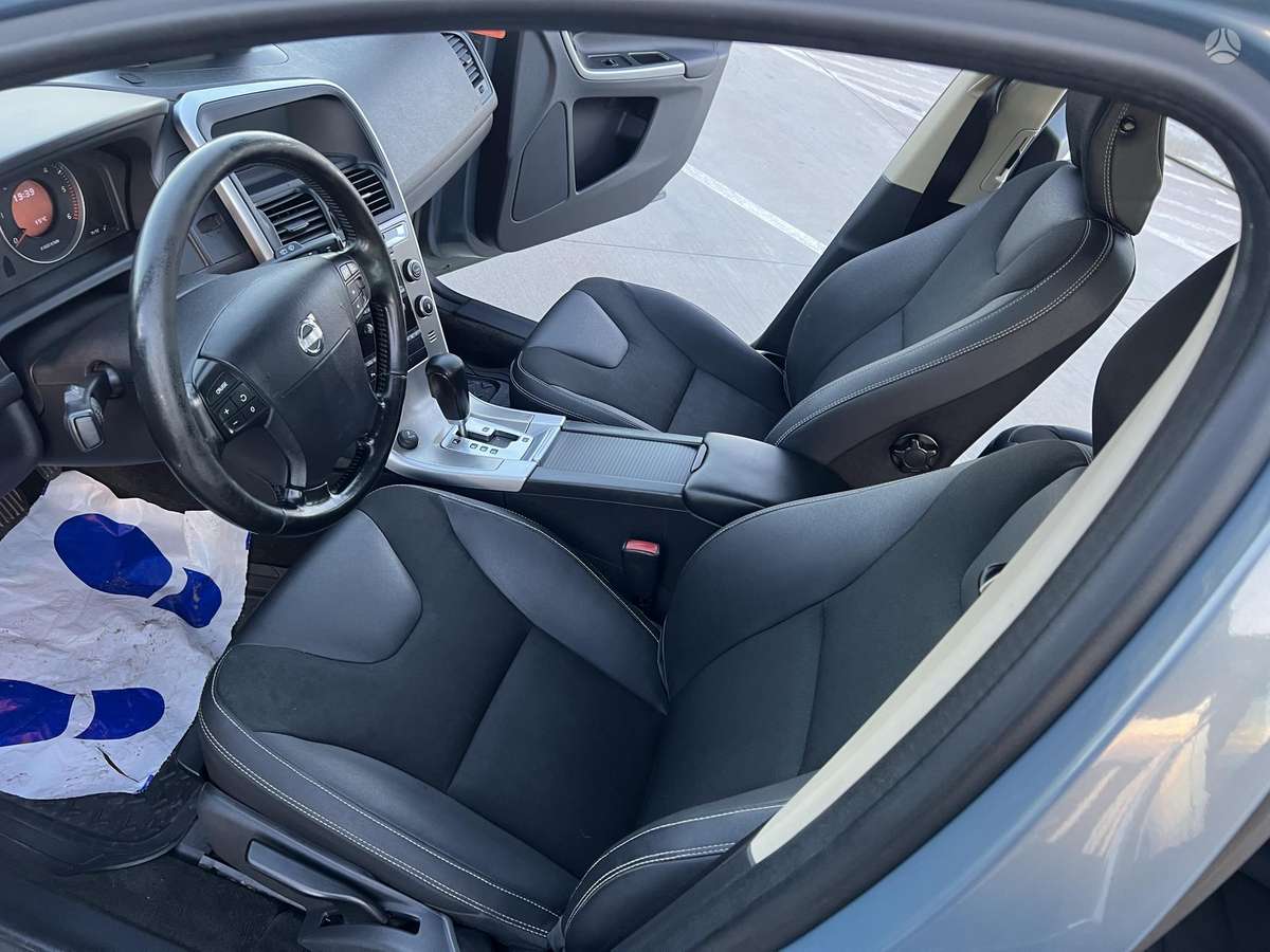 Volvo XC60 2009 — photo 41