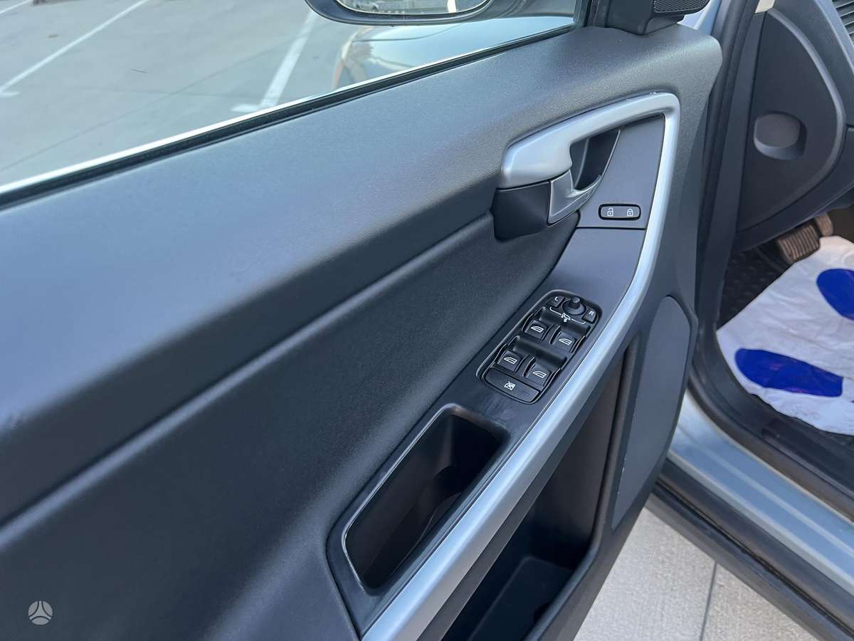 Volvo XC60 2009 — photo 43