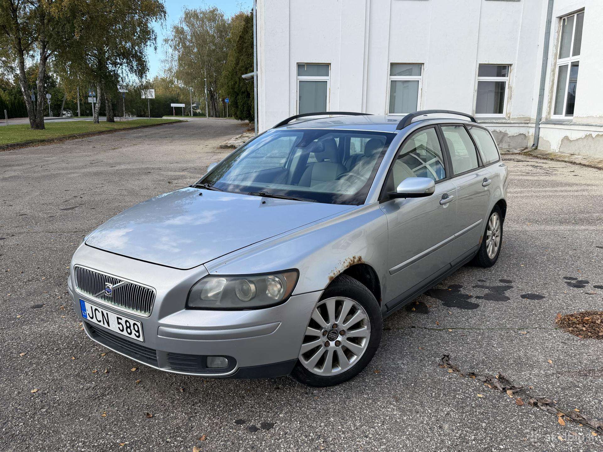 Volvo V50 2006 — rear view