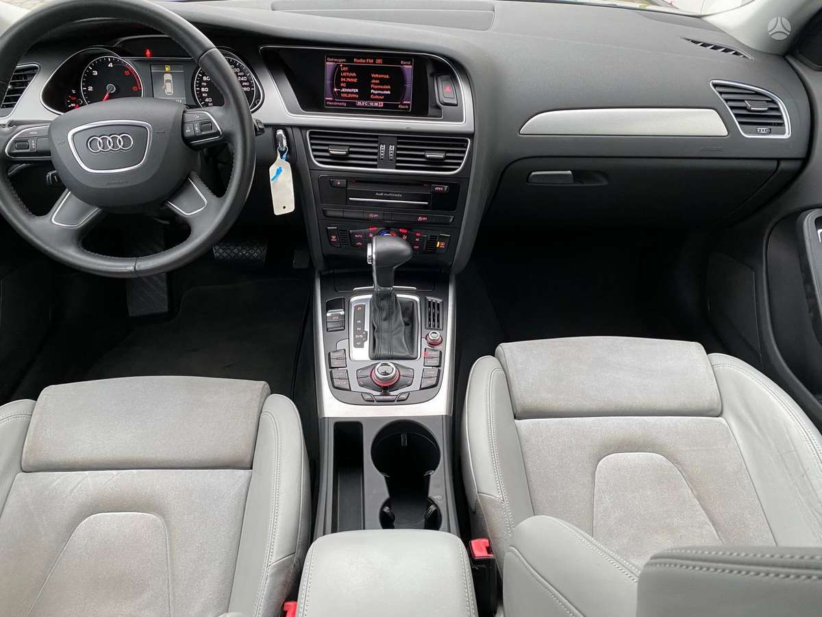 Audi A4 2012 — photo 11