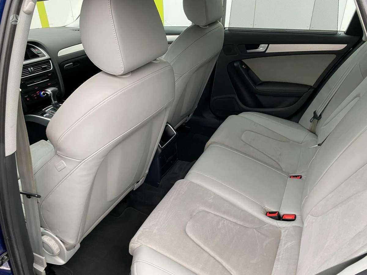 Audi A4 2012 — photo 18