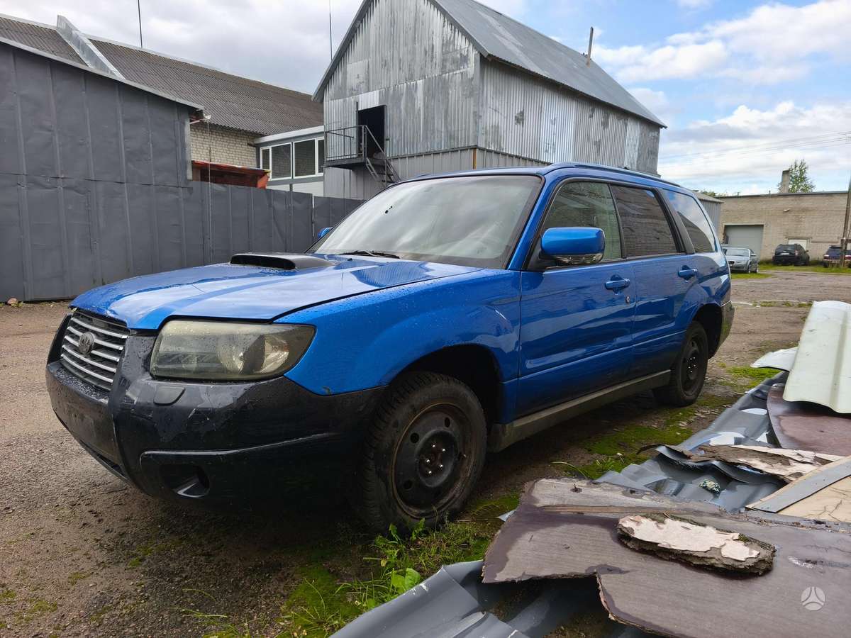 Subaru Forester 2009 — rear view