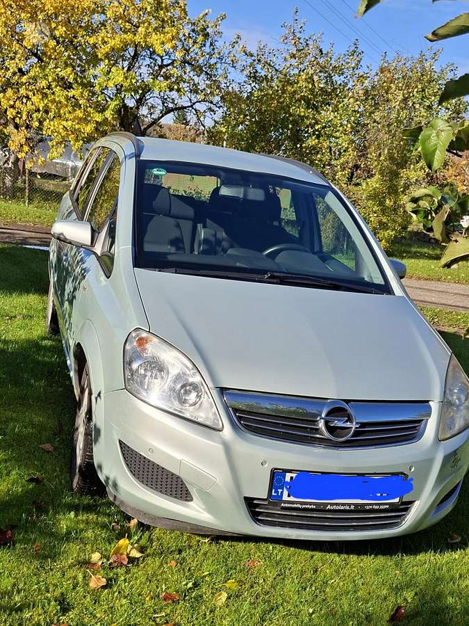 Opel Zafira 2009 — interior