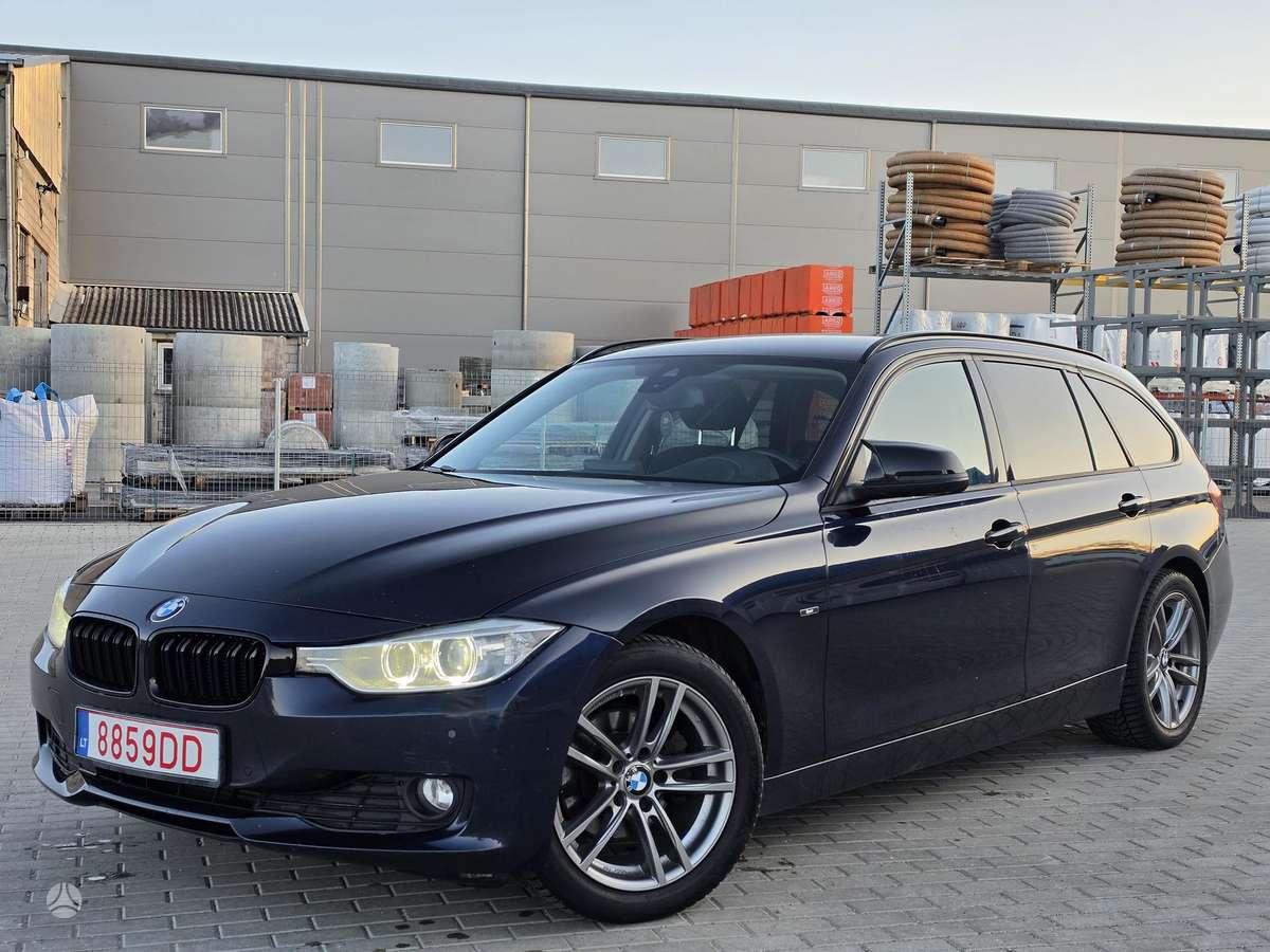BMW 320 2013 — салон