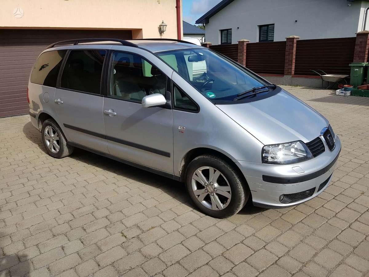 Seat Alhambra 2009 — вигляд ззаду