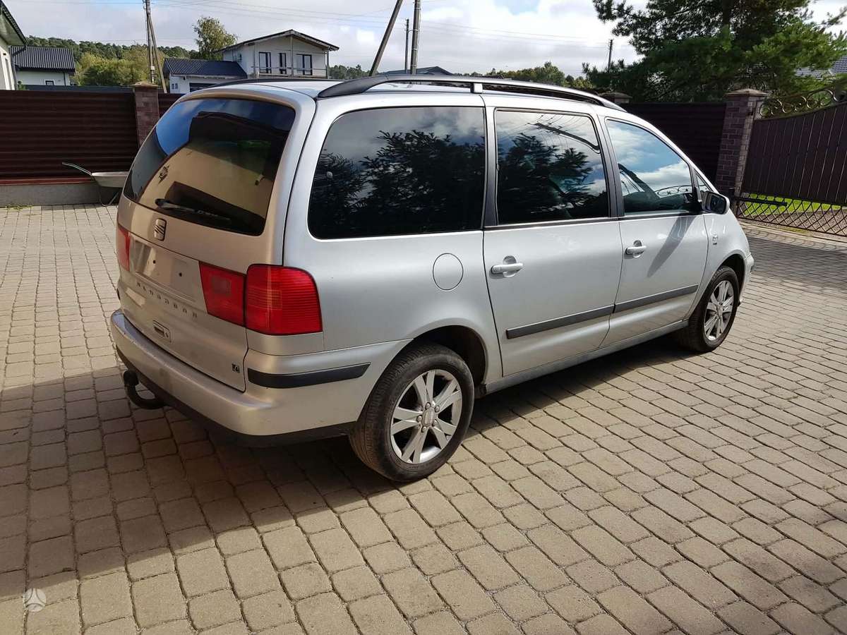 Seat Alhambra 2009 — салон