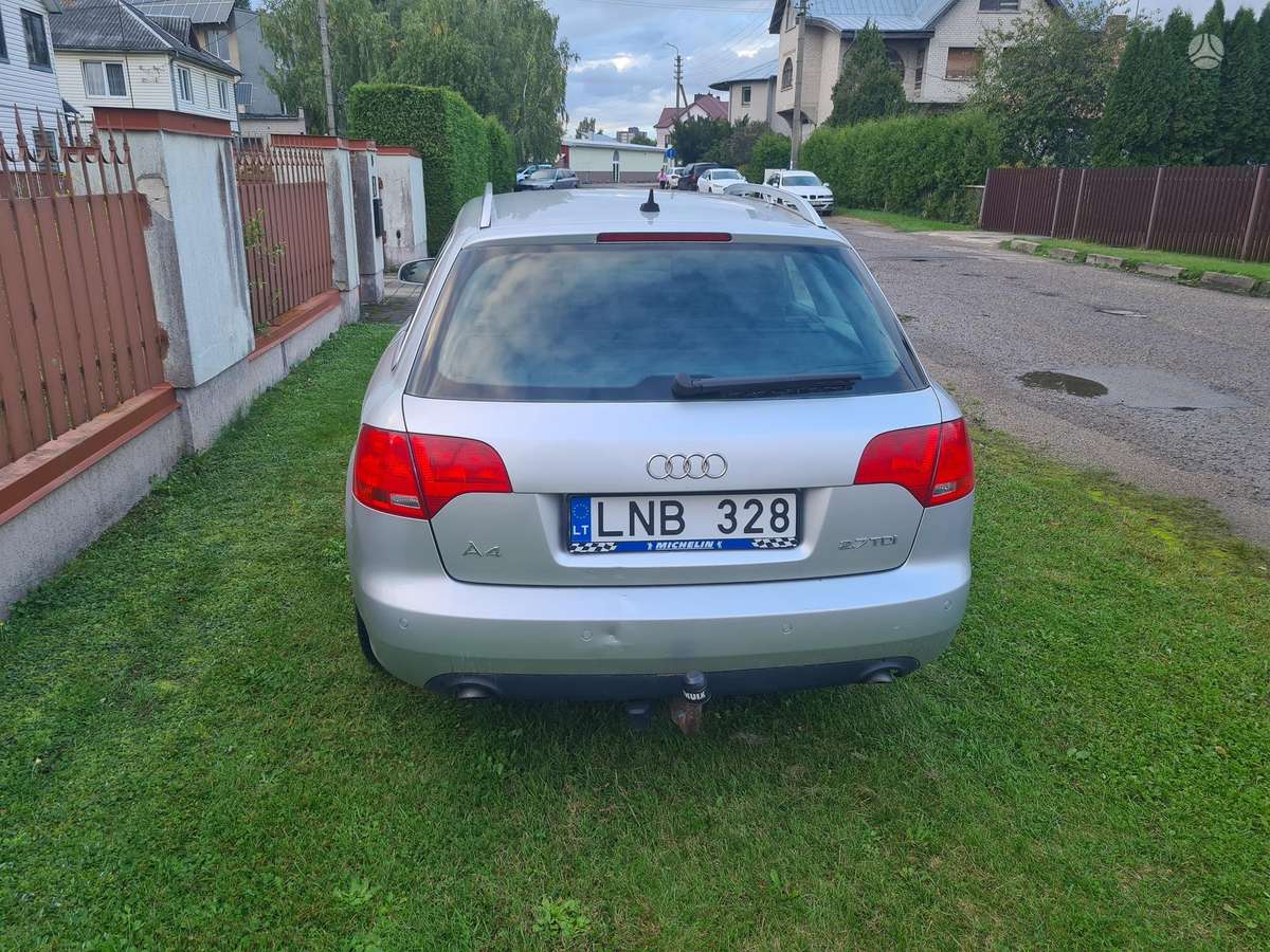 Audi A4 2006 — салон