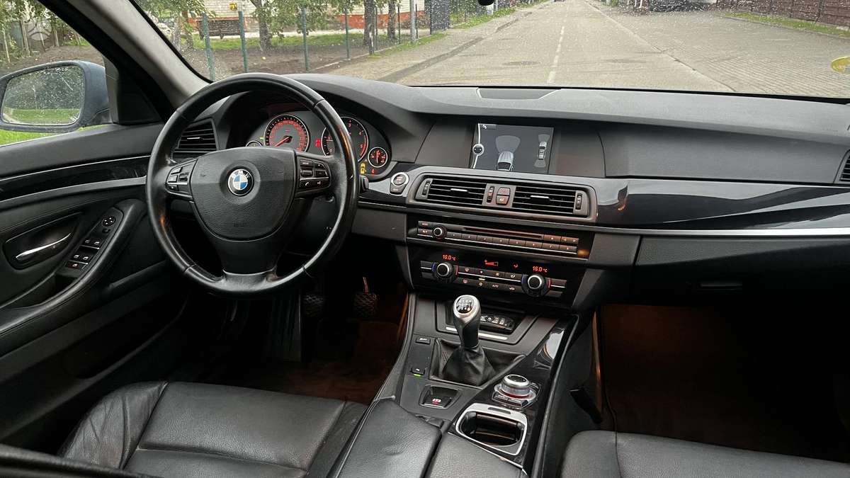BMW 520 2011 — фото 9
