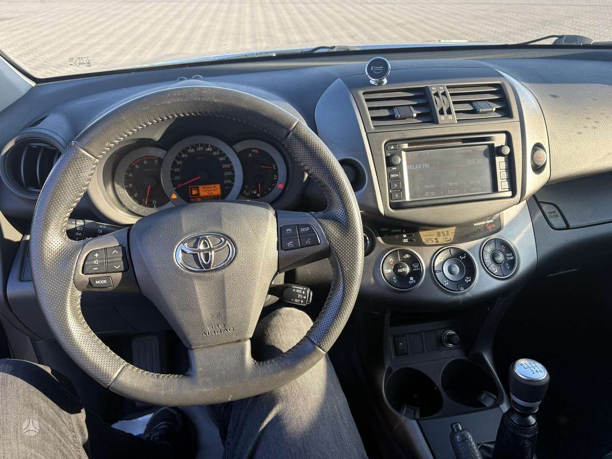 Toyota RAV4 2012 — фото 12