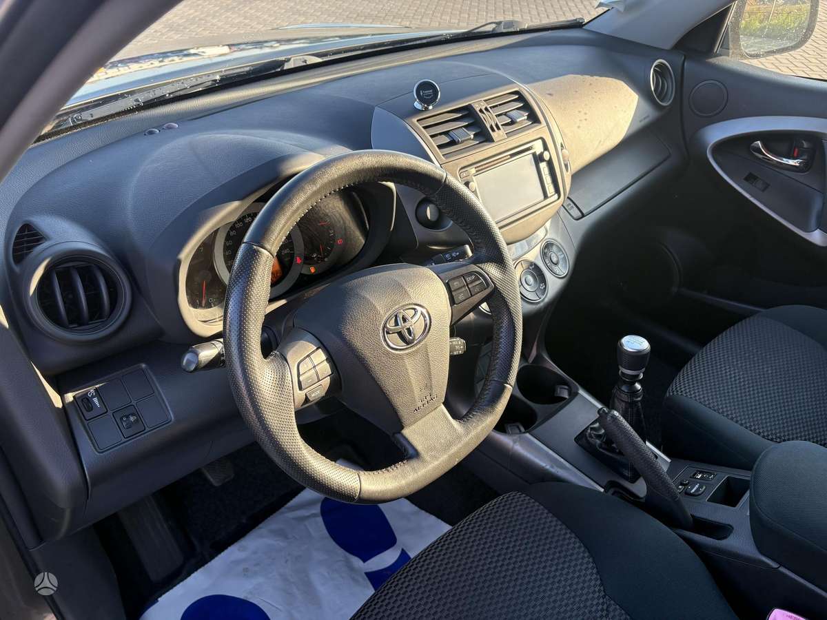 Toyota RAV4 2012 — фото 13
