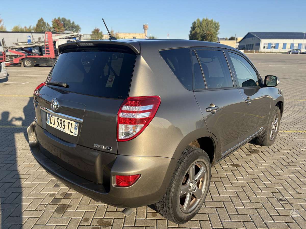 Toyota RAV4 2012 — двигун 2231 cm³, 150 HP (110kW)