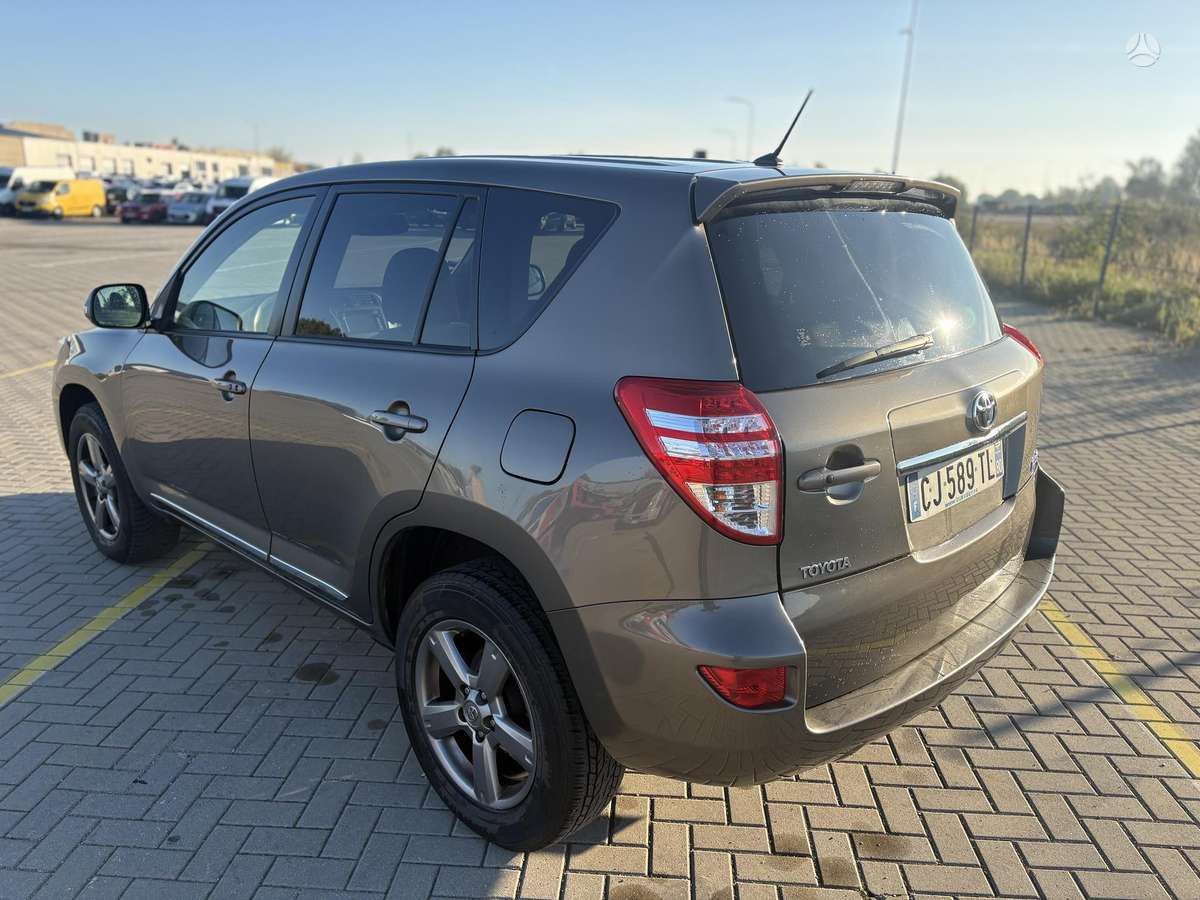 Toyota RAV4 2012 — фото 6