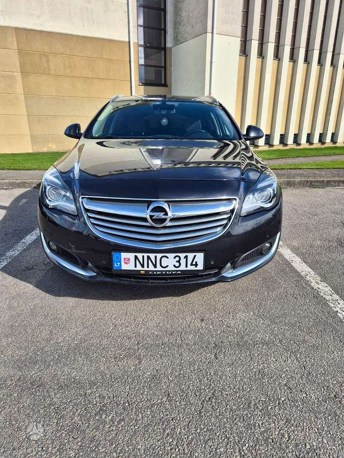 Opel Insignia 2014 — вигляд ззаду