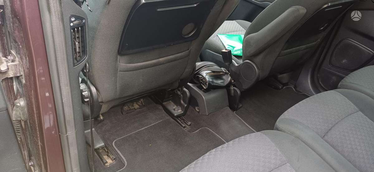 Ford Galaxy 2008 — photo 14