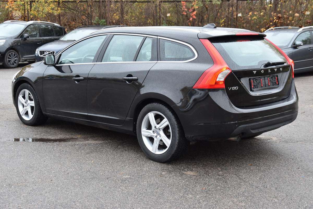 Volvo V60 2011 — вигляд ззаду