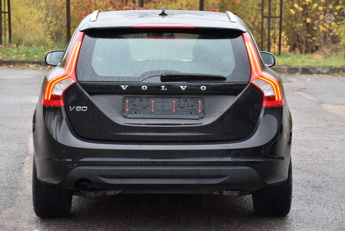 Volvo V60 2011 — салон