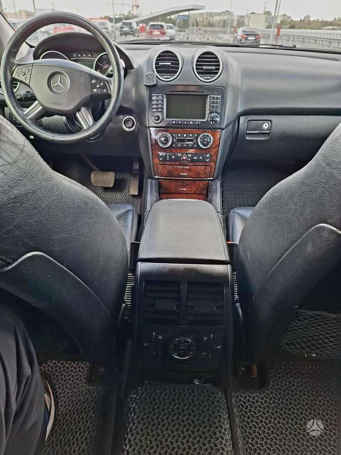 Mercedes-Benz ML320 2006 — photo 19