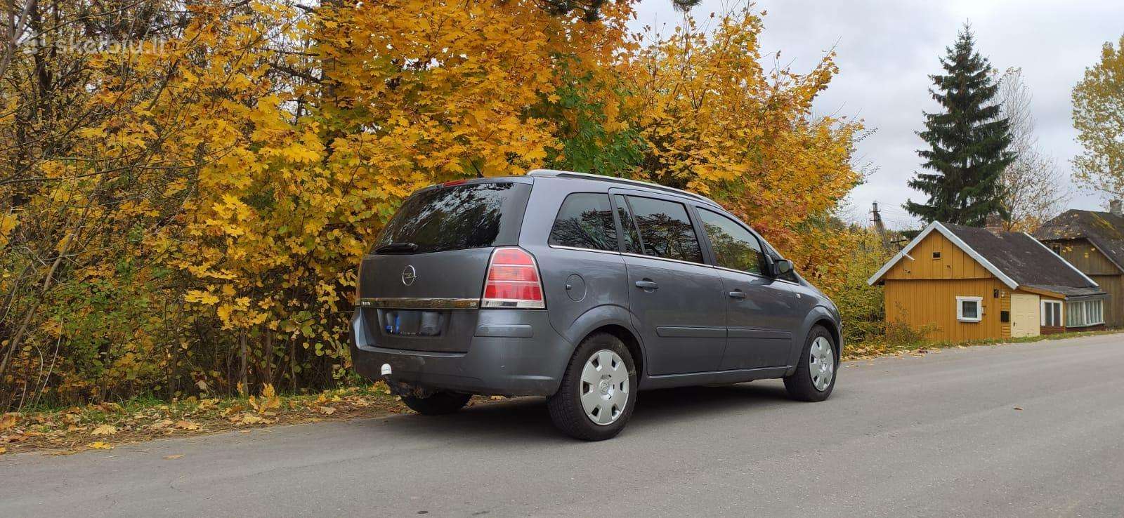 Opel Zafira 2006 — rear view