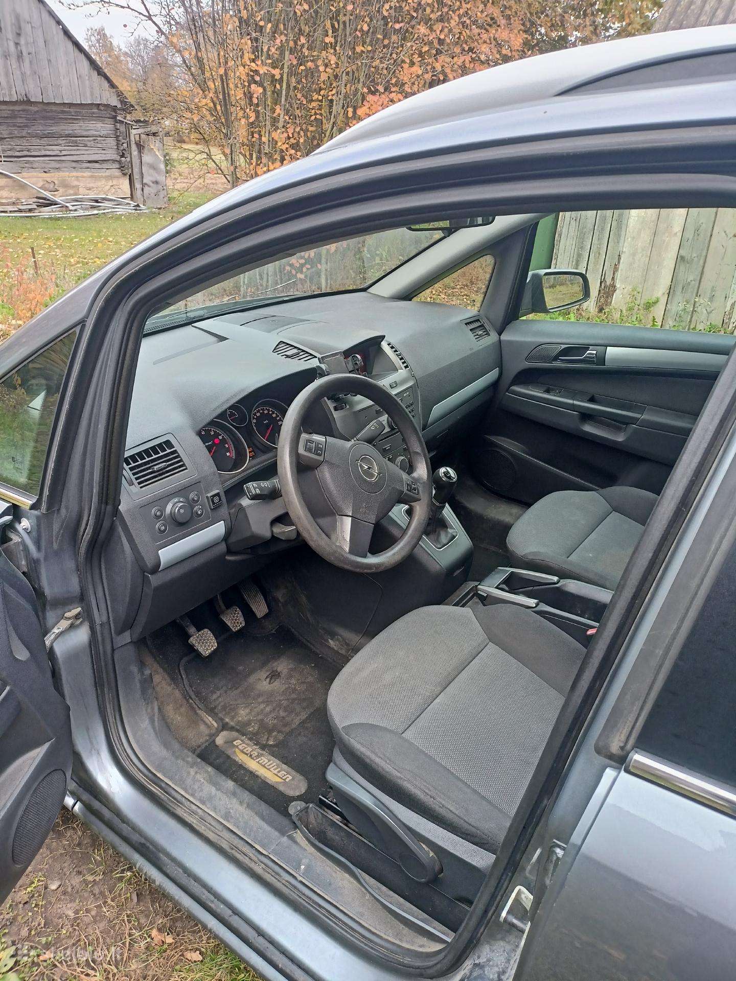 Opel Zafira 2006 — interior