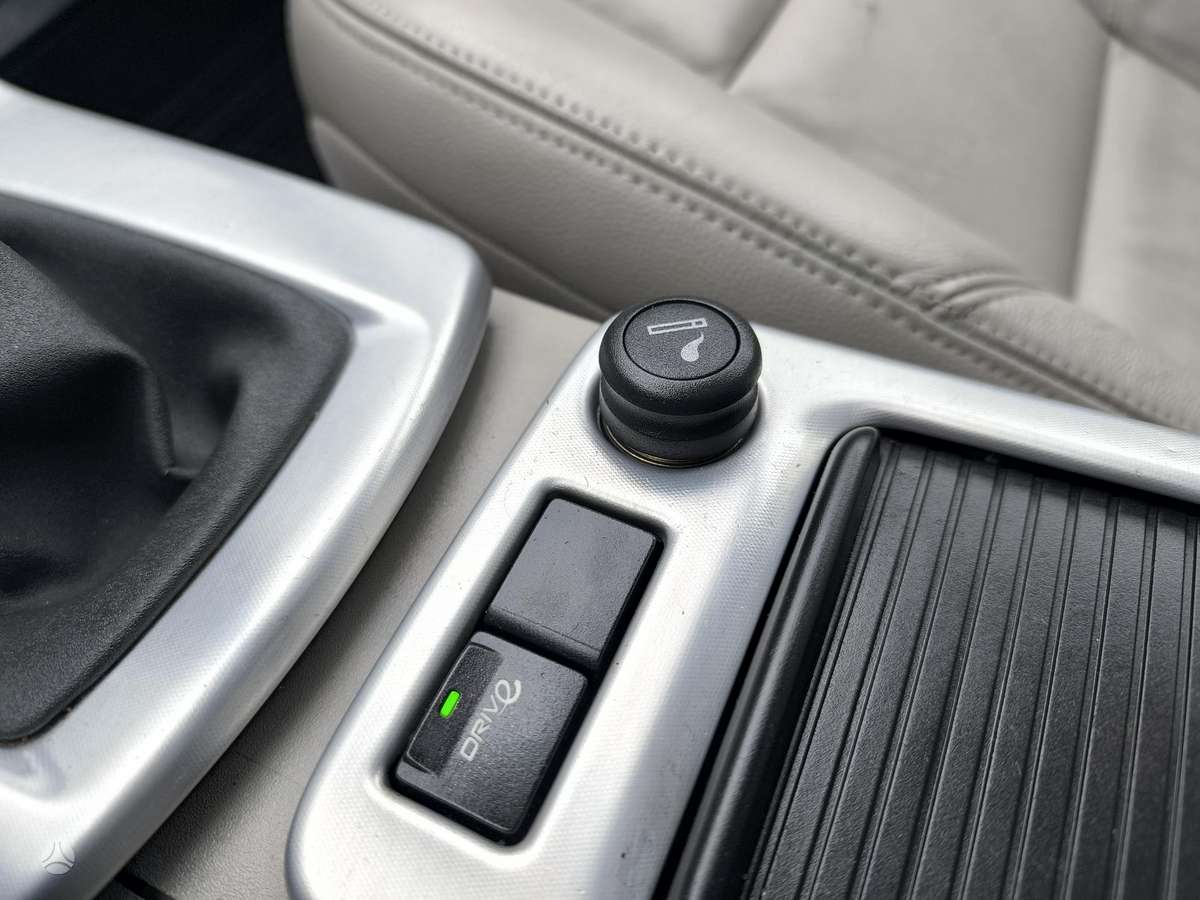 Volvo V50 2010 — photo 11
