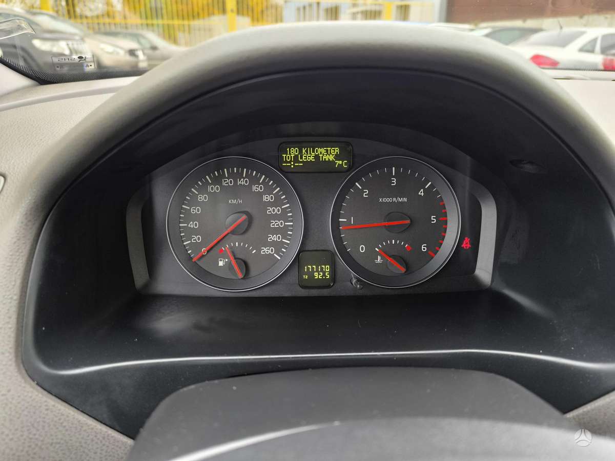 Volvo V50 2010 — photo 13