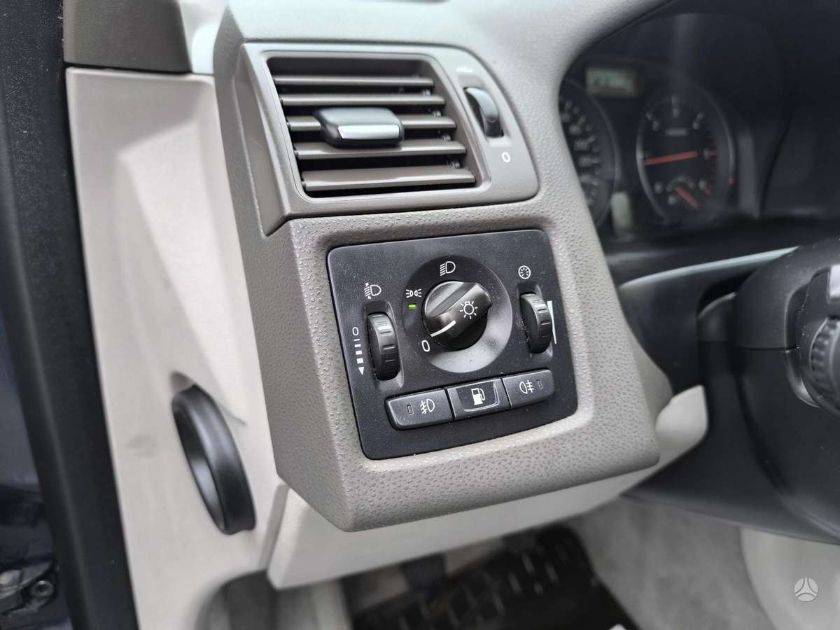 Volvo V50 2010 — photo 14
