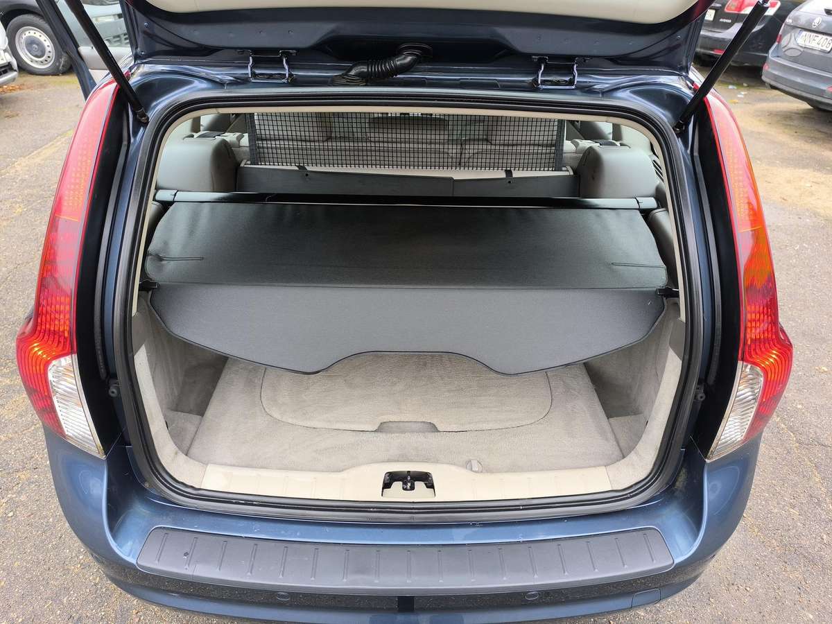 Volvo V50 2010 — photo 18