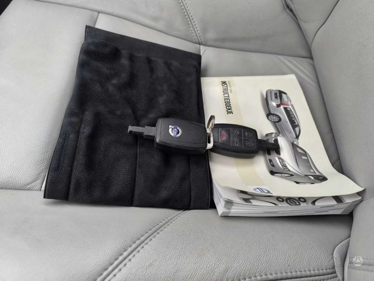 Volvo V50 2010 — photo 19