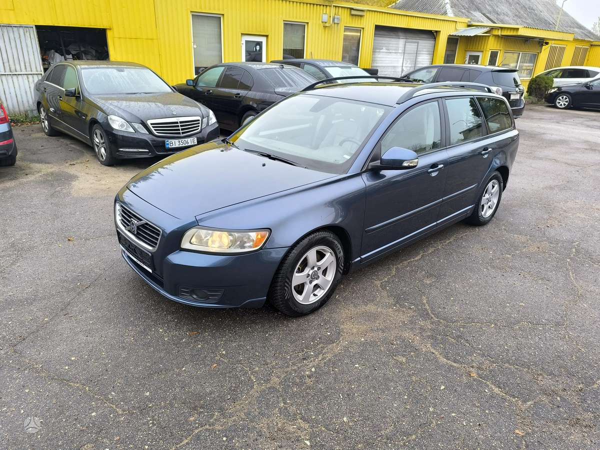 Volvo V50 2010 — engine 1560 cm³, 109 HP (80kW)