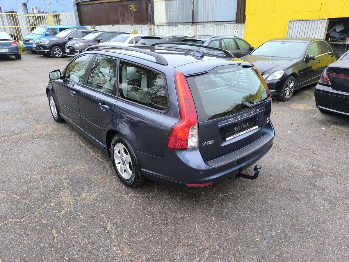 Volvo V50 2010 — photo 7