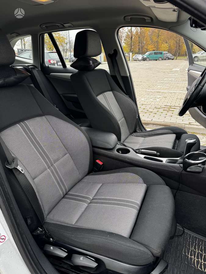 BMW X1 2011 — photo 17