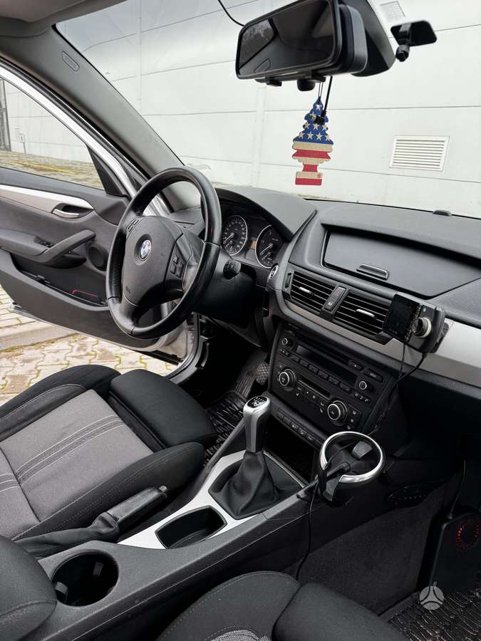 BMW X1 2011 — photo 18