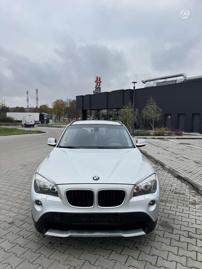 BMW X1 2011 — rear view