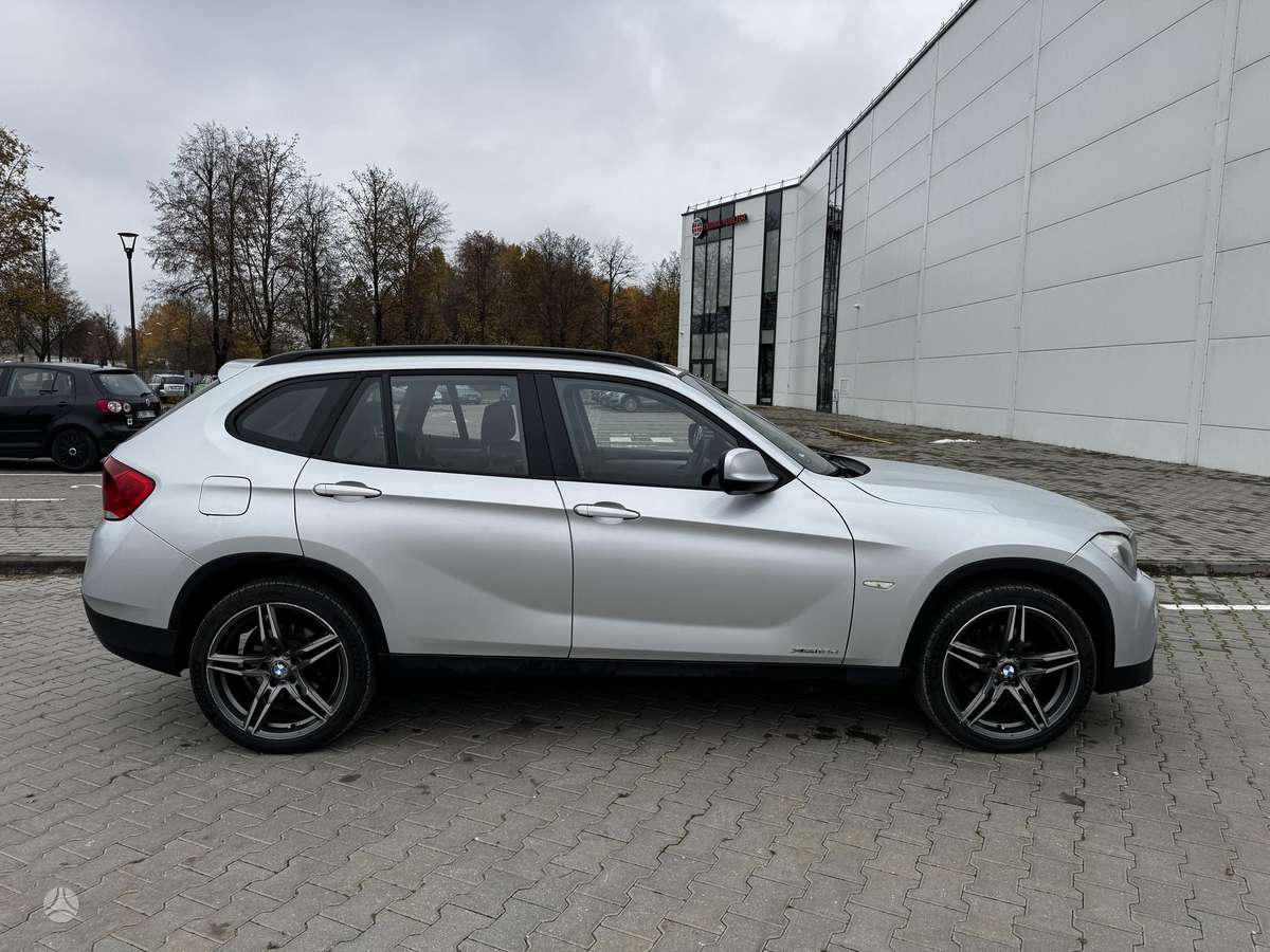 BMW X1 2011 — engine 1995 cm³, 143 HP (105kW)