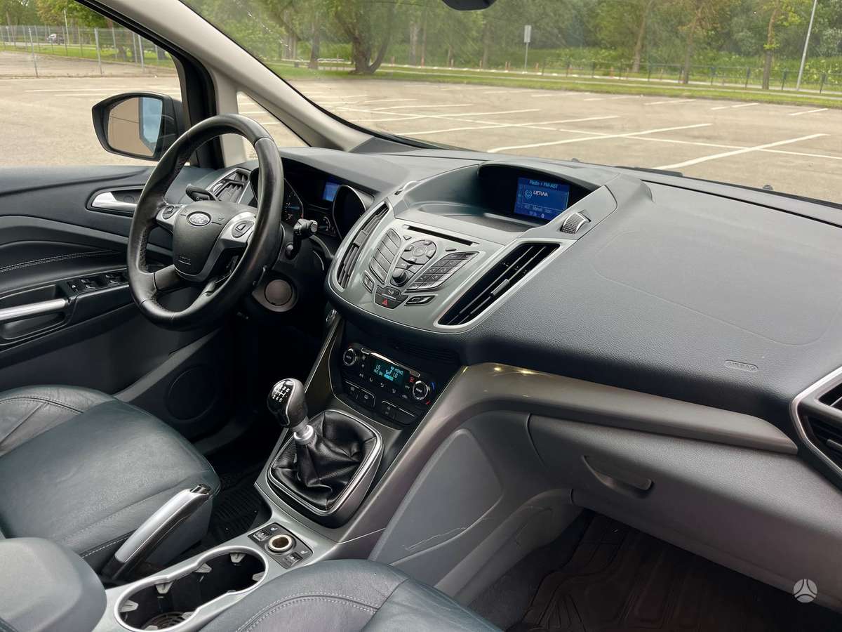 Ford C-MAX 2012 — салон