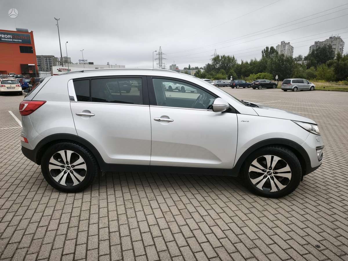 Kia Sportage 2012 — engine 1995 cm³, 184 HP (135kW)